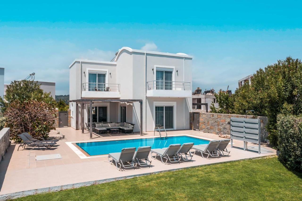 Luxury Villa Petalutha 科林比亚 外观 照片